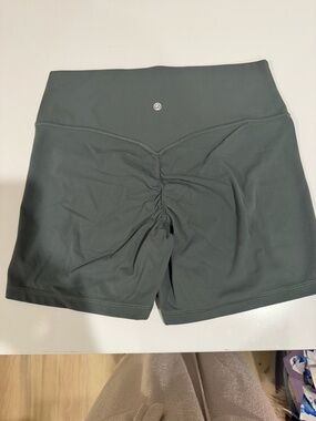 Scrunch Butt CRZ Yoga Shorts Sz L